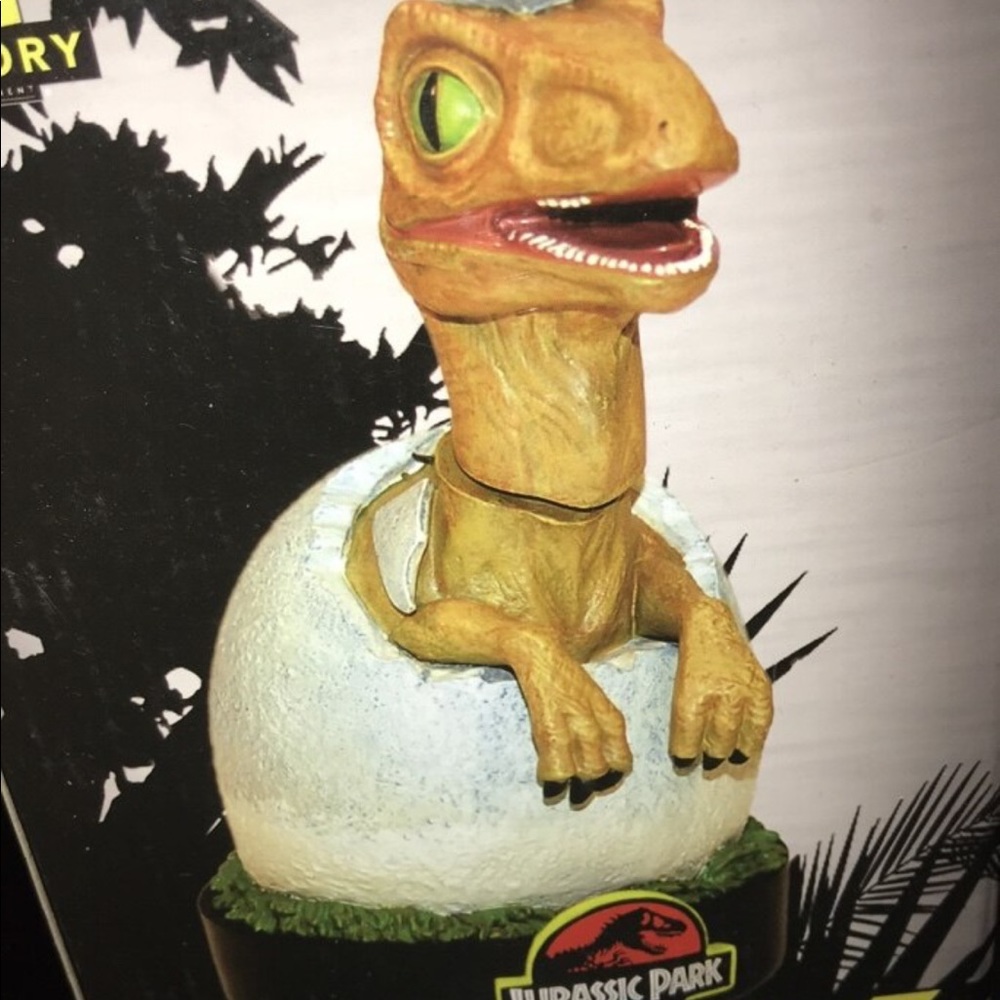 Jurassic park statue